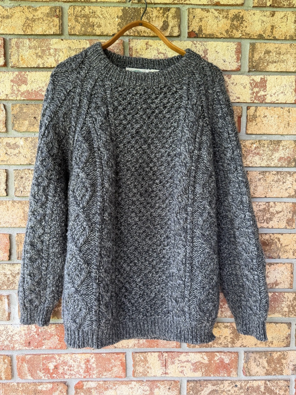 Men’s Aran Crafts Fisherman Sweater Size Medium Gray 100% Wool Beautiful!
